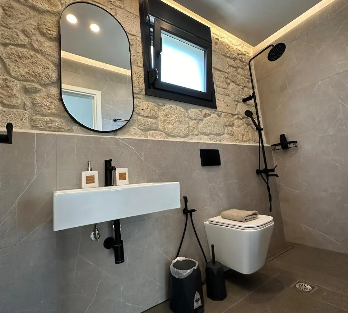 Exclusive New Villa With Private Pool - 4Br Néa Fókaia