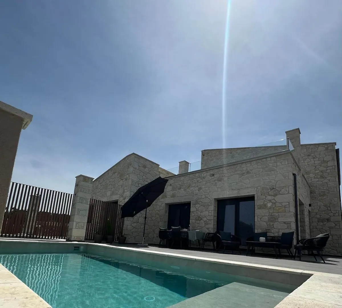Exclusive New Villa With Private Pool - 4Br Néa Fókaia